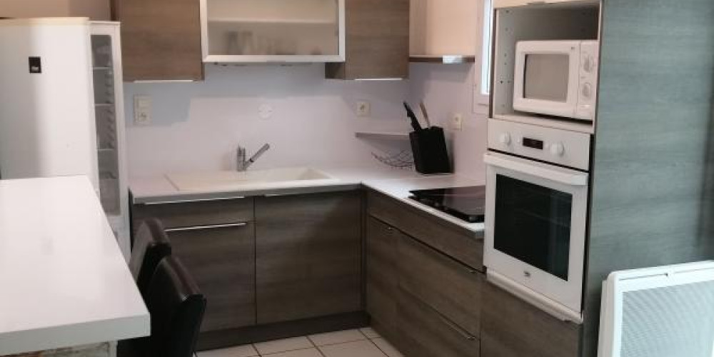 appartement à ST PIERRE DU MONT (40280)